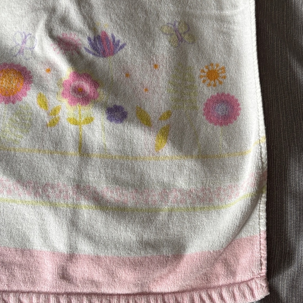 Colorful Floral and Paisley Towels - Picture 6 of 8